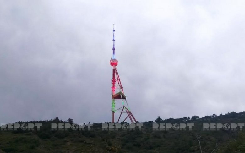 Tbilisi teleqülləsi Azərbaycan bayrağının rəngləri ilə işıqandırılıb