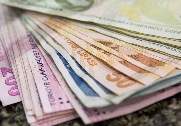 Türk lirəsi dollar qarşısında tarixi rekordunu yeniləyib