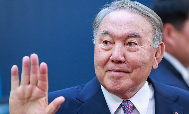 Nazarbayev partiya sədrliyindən istefa verib