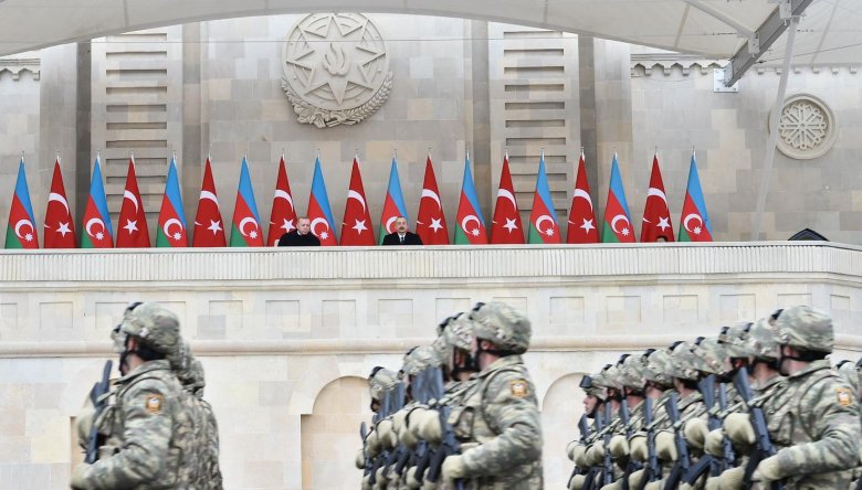 Zəfər paradından bir il ötür