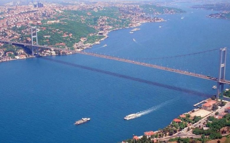 İstanbul boğazında qəza: gəmilərin hərəkəti dayandırılıb