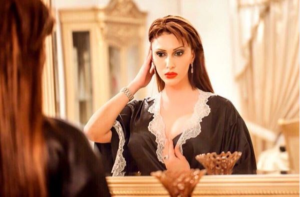 Aktrisa evindən 80 min avroluq qızıl-zinət əşyaları oğurlandığını iddia edir