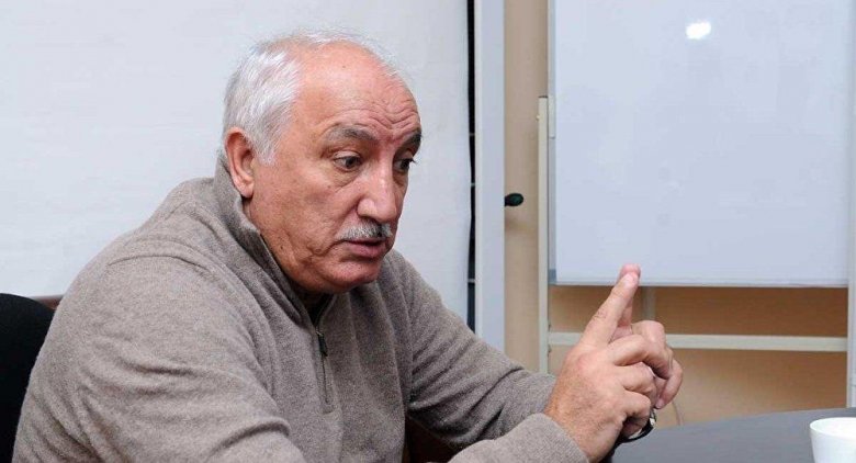 Ağasəlim Mircavadov: "Bəzi futbolçular "Neftçi"də oynamağa layiq deyil"