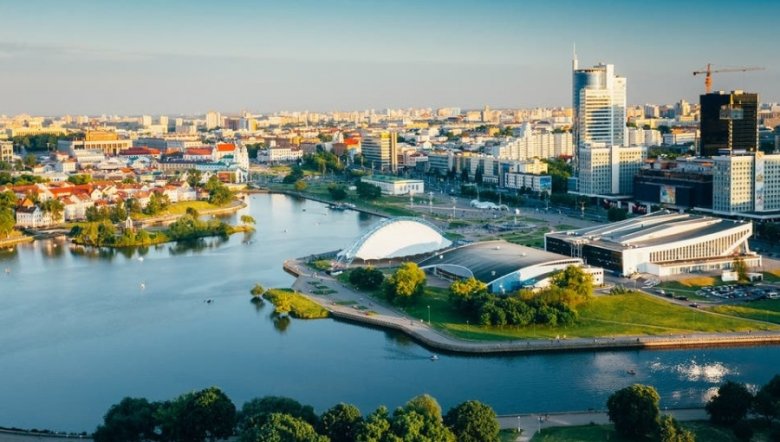 Belarus ukraynalı diplomatları ölkədən çıxarır, Brestdəki konsulluğu qapadıb