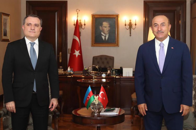 Azərbaycan və Türkiyənin XİN başçıları Brüssel görüşü ilə bağlı müzakirə aparıblar