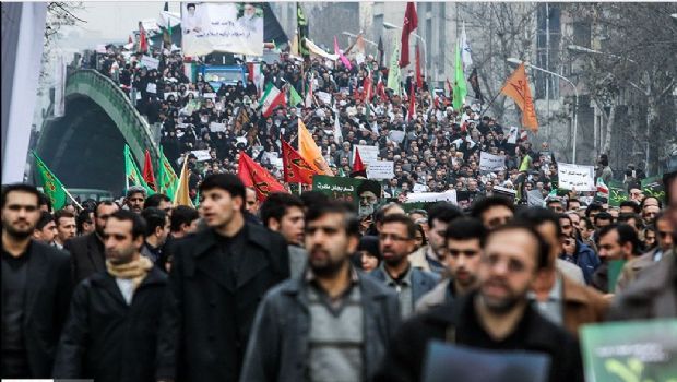 İranda gərginlik: 40 şəhərdə sosial tələblə keçirilən aksiyalar siyasi xarakter alır