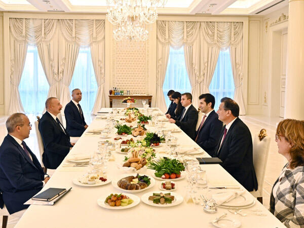 Prezident İlham Əliyevin Bolqarıstanın Baş naziri ilə birgə işçi şam yeməyi olub