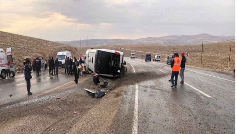 Türkiyədə sərnişin avtobusu aşıb - 2 nəfər ölüb, 20 nəfər yaralanıb