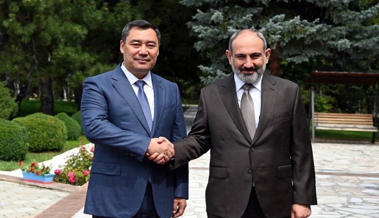 Paşinyan Bişkekdə Qırğızıstan prezidenti ilə görüşüb