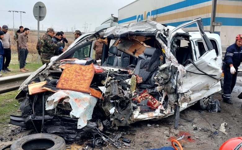 Bakı-Quba yolunda mikroavtobusla TIR toqquşub, 7 nəfər ölüb