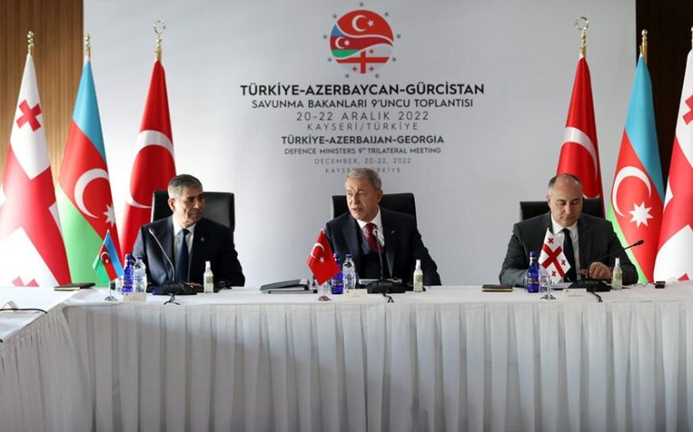 Azərbaycan, Türkiyə və Gürcüstan müdafiə nazirləri birgə müzakirə aparıblar