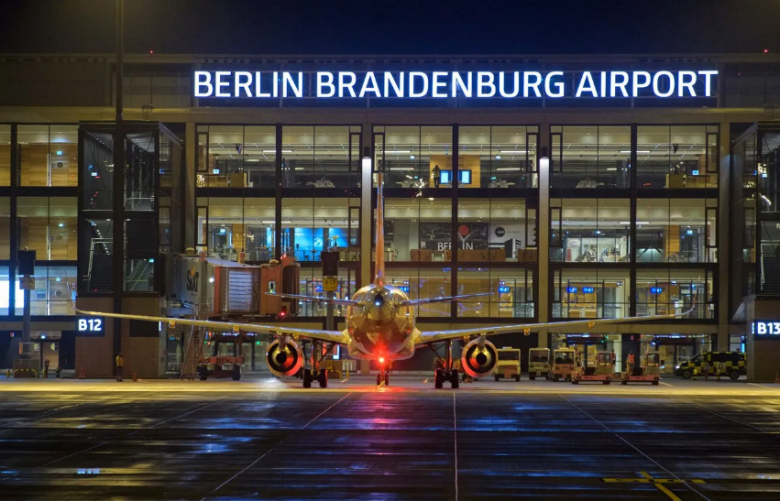 Berlin hava limanı tətilə bağlanır
