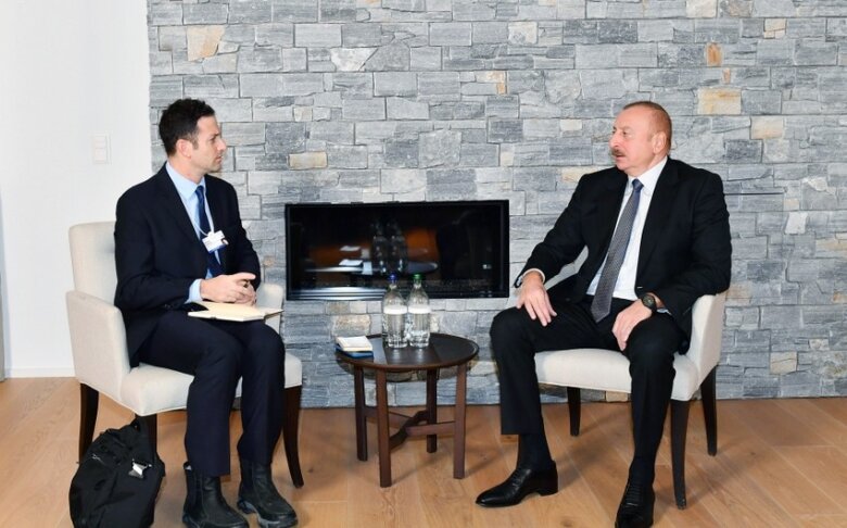 İlham Əliyev Davosda “The Goldman Sachs Group Inc.” şirkətinin qlobal məsələlər üzrə prezidenti ilə görüşüb