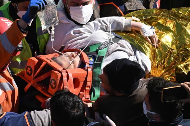 Kahramanmaraşda möcüzə: 248 saat sonra 17 yaşlı qız dağıntı altından sağ çıxarılıb