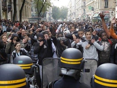 Parisdəki aksiyada 50-dən çox polis yaralanıb
