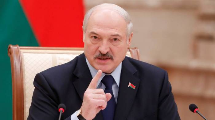 Lukaşenko 9 maydan sonra ilk dəfə üzə çıxıb