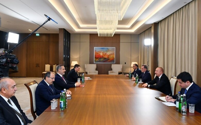 Prezident İlham Əliyev Türkiyənin xarici işlər naziri ilə görüşüb