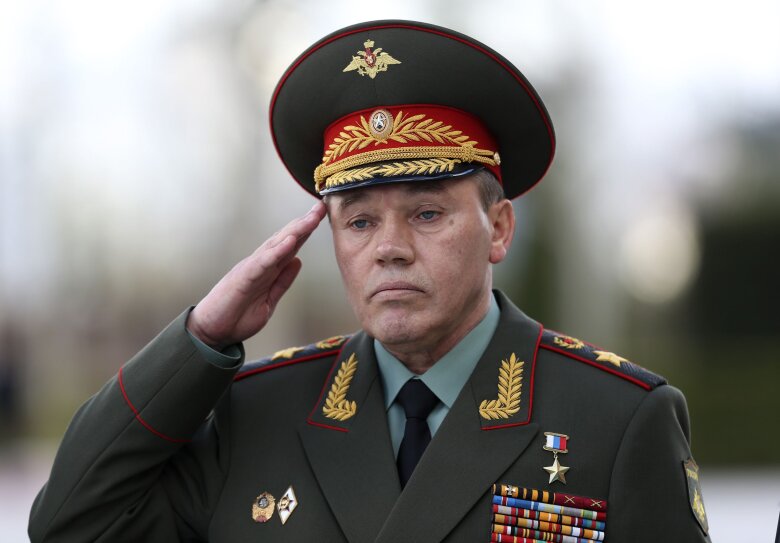 General Gerasimov döyüş bölgəsində....