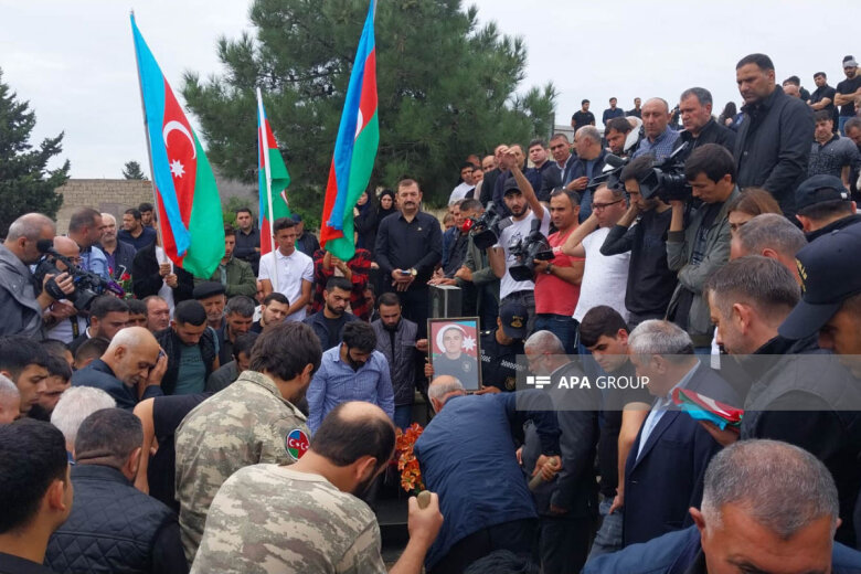 Şəhid polis serjantı Xəzər Zamanov dəfn edilib
