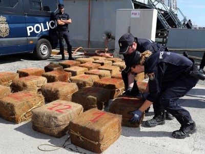 Gəmidə bir ton kokain tapılıb