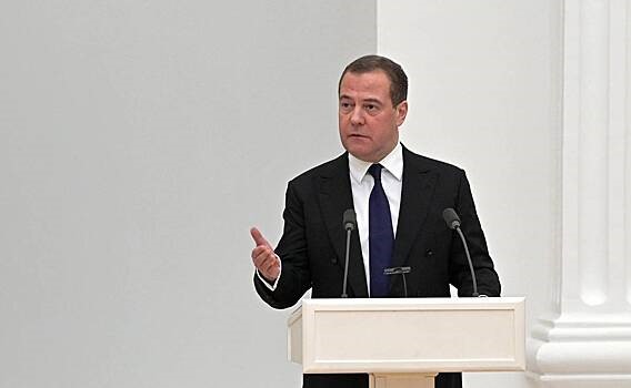 Medvedev yenə ABŞ-ı ittiham edir