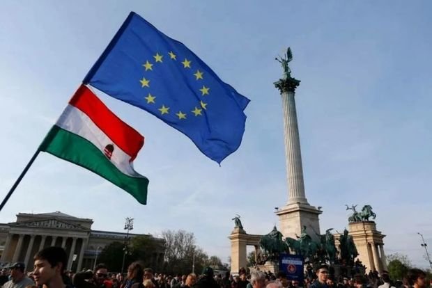 Avropa Komissiyası Macarıstana vəd olunan 700 milyon avronu vermir