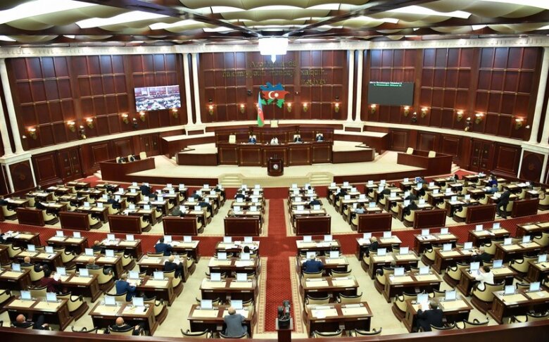 Milli Məclisin plenar iclası: deputatlar daha 7 qanunu müzakirəyə çıxarıblar