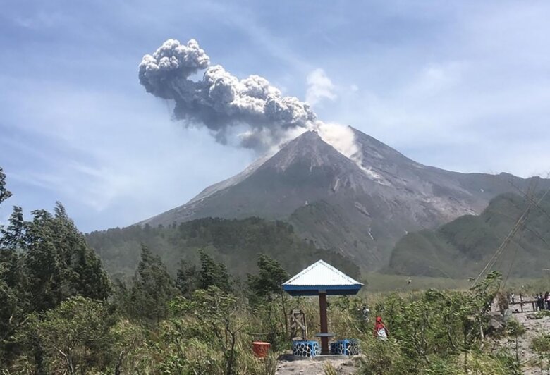 Güclü vulkan külü 3000 metr hündürlüyə püskürüb