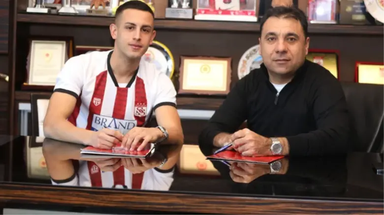 "Sivasspor" "Fənərbağça"nın oyunçusunu transfer edib
