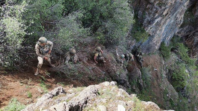 Türk ordusu Suriyada daha 4 PKK üzvünü zərərsizləşdirib