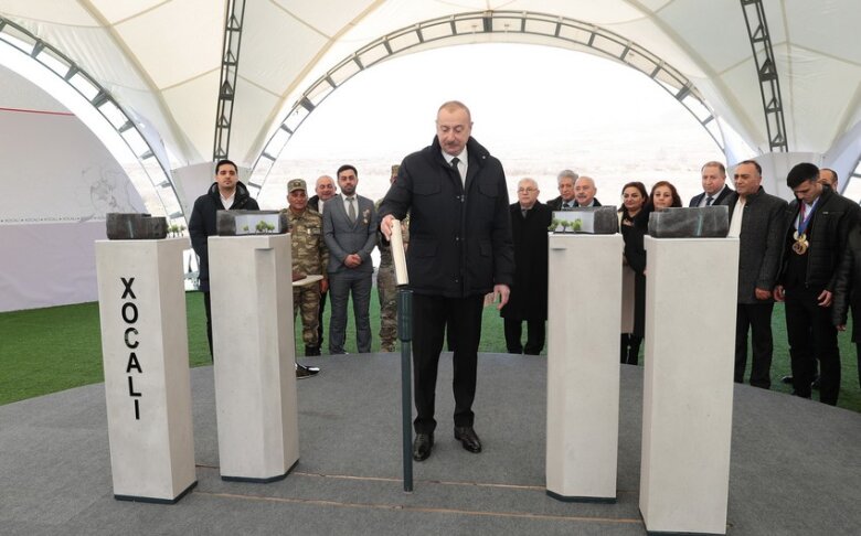 Prezident Xocalıda soyqırımı memorialının təməlini qoyub - (Yenilənib)