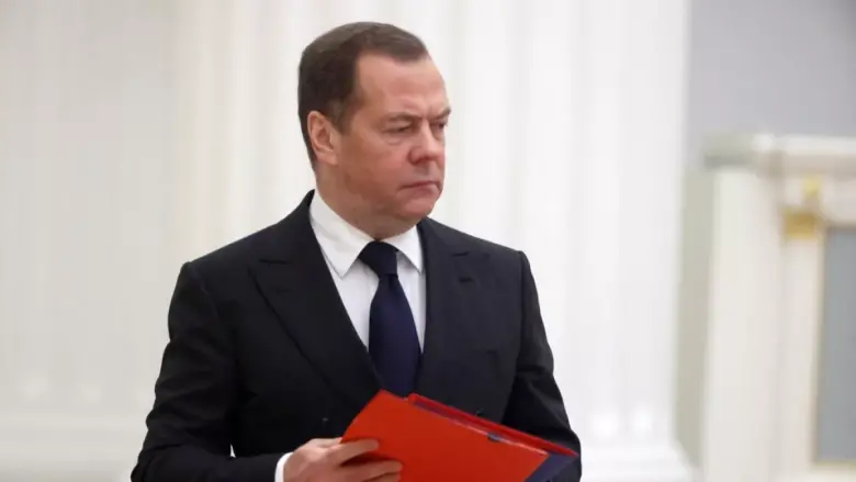 Medvedev: “SSRİ-ni əvvəlki formada dirçəltmək mümkün deyil”