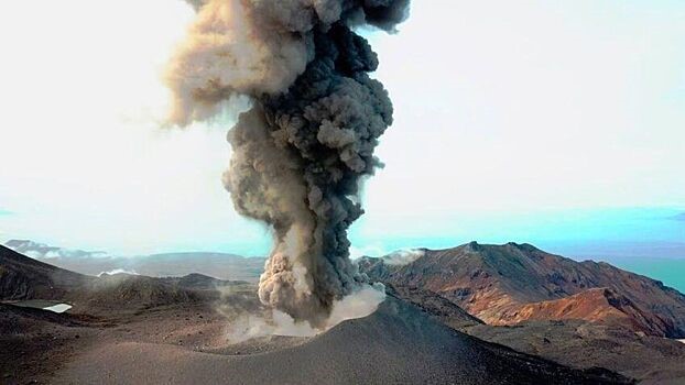 Ebeko vulkanı külü 4,5 kilometr yüksəkliyə püskürür