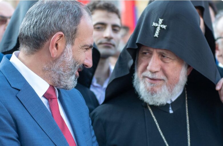 Paşinyan: “Bütün ermənilərin katolikosu Ermənistanda siyasi hərəkata rəhbərlik edir”  