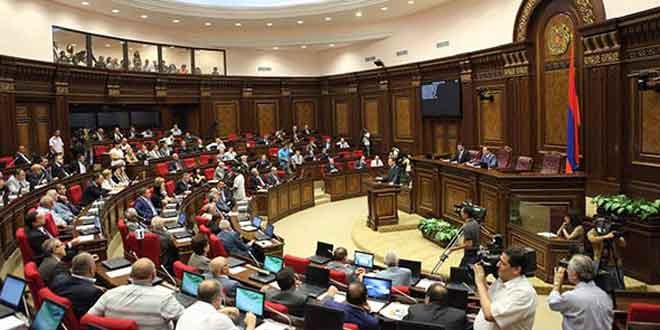 Ermənistan parlamentində gərgin anlar yaşanır