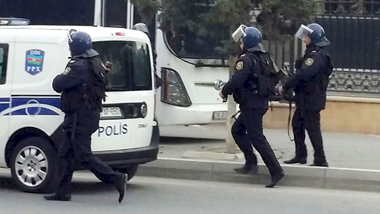 Bakıda polisin əmrinə tabe olmayan bir nəfər güllələnib