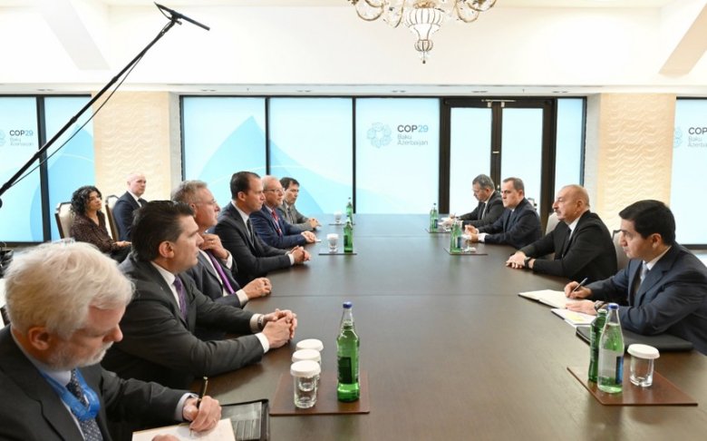 İlham Əliyev ABŞ rəsmiləri ilə görüşüb