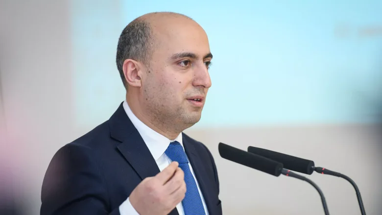 Nazir: “Təhsil sahəsindəki problemləri cəmiyyət uzun müddət səssiz qarşıladı”