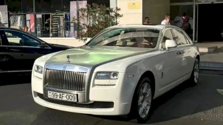 Bakıda hərraca çıxarılan “Rolls Royce”un sahibi bəlli olub