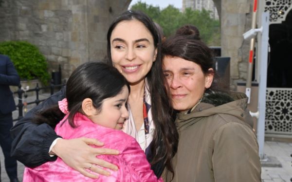 Leyla Əliyeva və Arzu Əliyeva Beynəlxalq Xalça Festivalını ziyarət ediblər