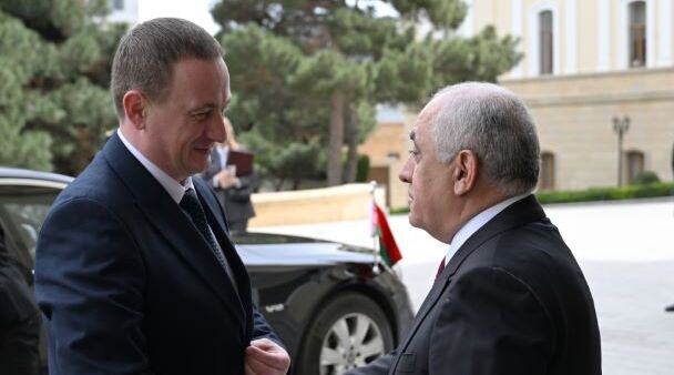 Əli Əsədov Belarusun baş naziri ilə görüşüb