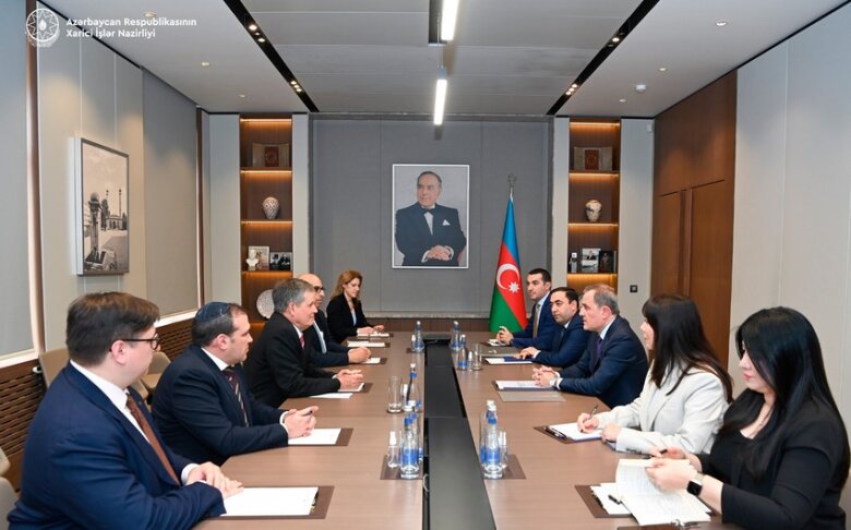 Ceyhun Bayramov senator Stiv Deynslə görüşüb