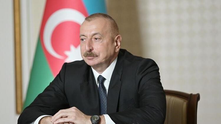 Dövlət qulluqçularının aylıq vəzifə maaşları artırılıb