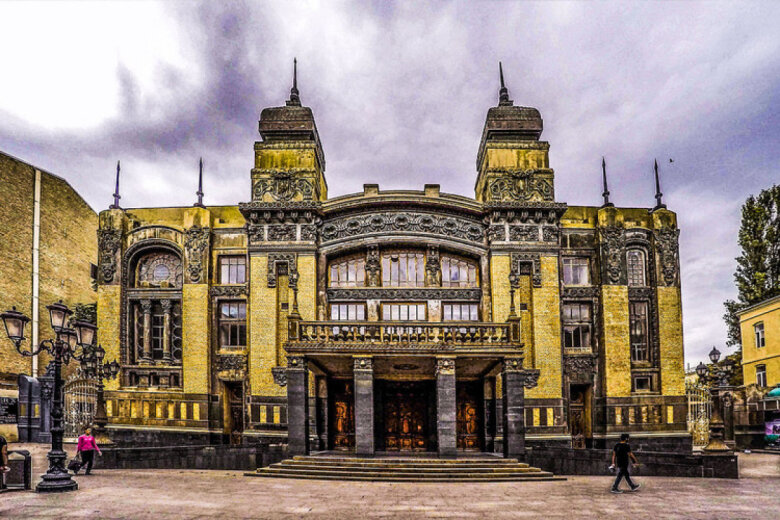 Teatrın direktor müavini vəzifədən azad edilib
