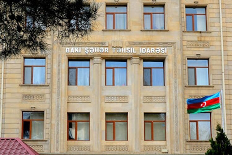 "Son zəng" üçün pul tələb edən məktəb direktoru vəzifədən çıxarılıb