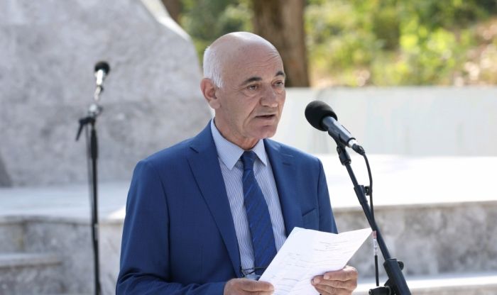 Tələbələr şair Vaqif Bəhmənli ilə görüşüblər