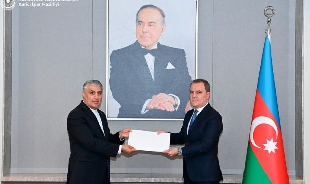 Ceyhun Bayramov İranın yeni səfirini qəbul edib