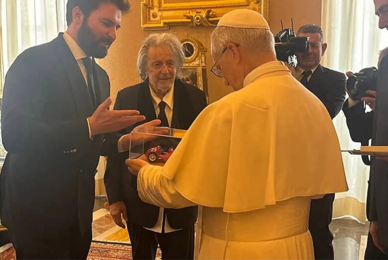 Məşhur aktyor Papa XIV Leo ilə görüşüb