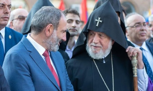 Paşinyan katolikosa qarşı növbəti kampaniyaya başlayır