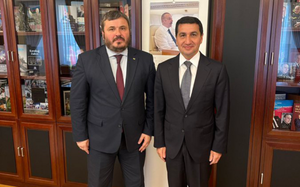 Hikmət Hacıyev Ukrayna səfiri ilə görüşüb